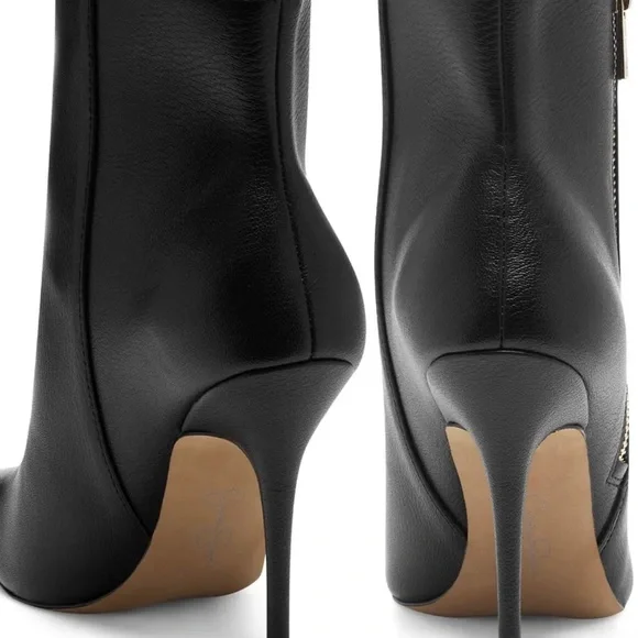 Chelsia Stiletto Bootie
JESSICA SIMPSON - Picture 4 of 6